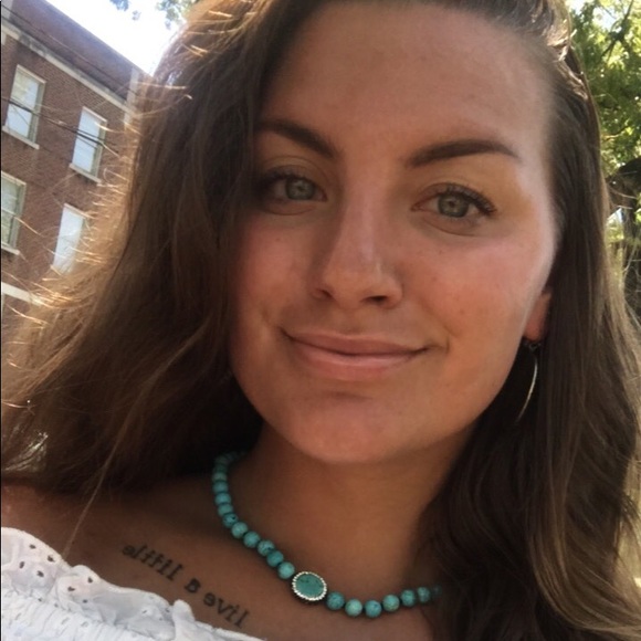 Profile Picture of Haley Hardy (@hhard018) on Poshmark