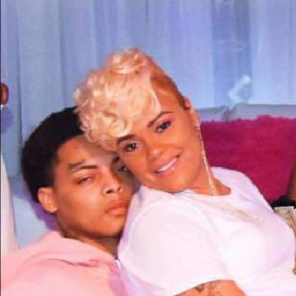 Profile Picture of Shawna Crain (@zahreaj) on Poshmark