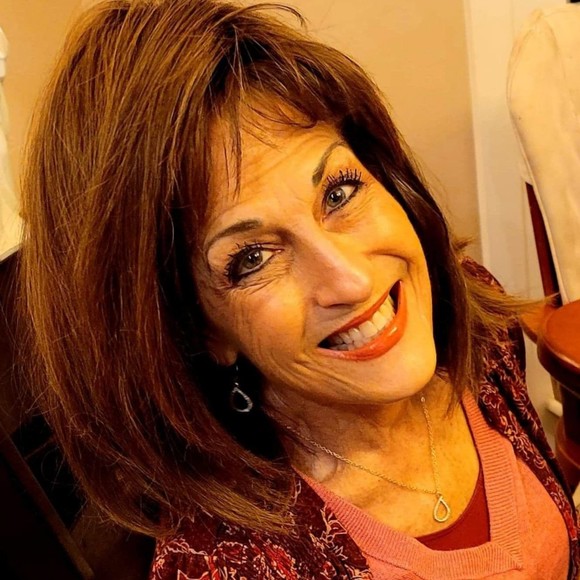 Profile Picture of R Mcallister-hatch (@becky_hatch50) on Poshmark