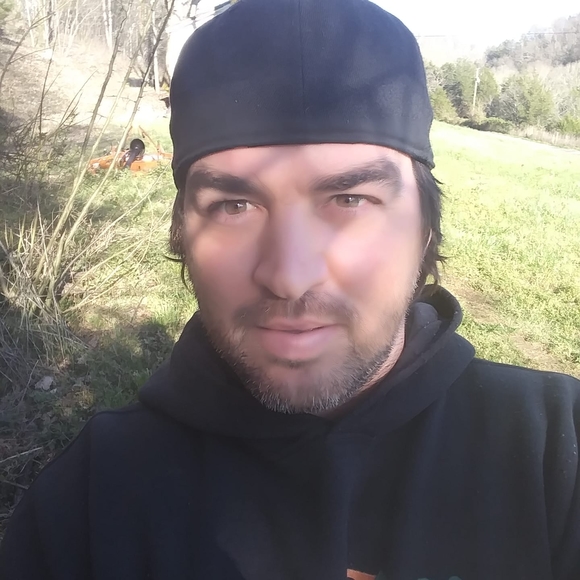 Profile Picture of Luke Tucker (@lukeass03) on Poshmark