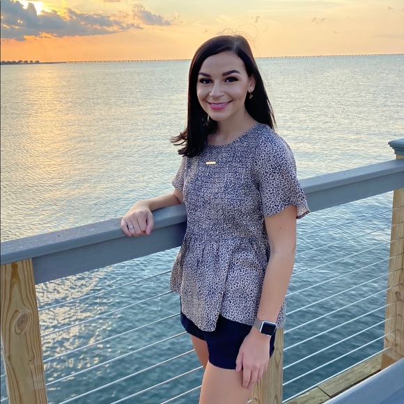 Profile Picture of Carly Watts (@carlywatts421) on Poshmark