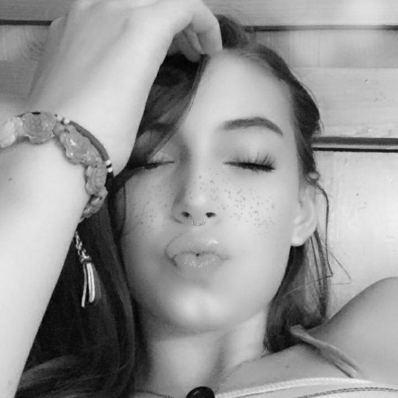 Profile Picture of Estrid Ojala (@estridojala04) on Poshmark