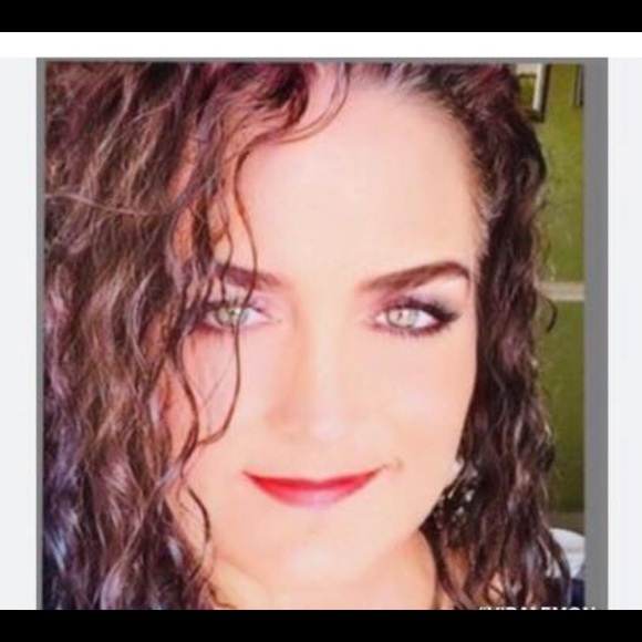 Profile Picture of Renee Freeman (@reneefreeman85) on Poshmark