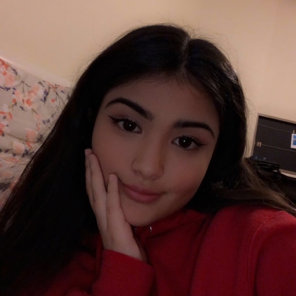 Profile Picture of Isabel Cardenas (@issabel_raquel) on Poshmark
