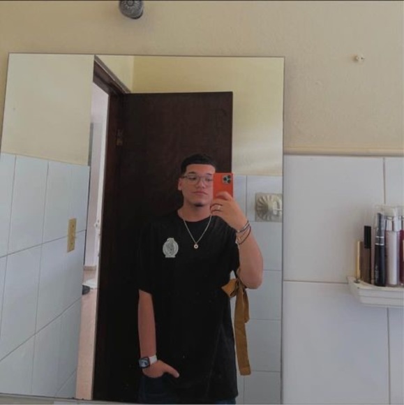 Profile Picture of Sebastian Toro (@sebassjuliann) on Poshmark