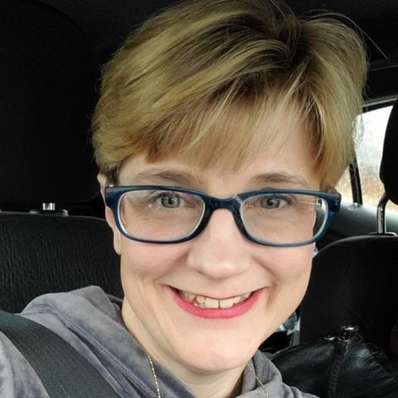 Profile Picture of Lisa Weldon (@okylisa) on Poshmark