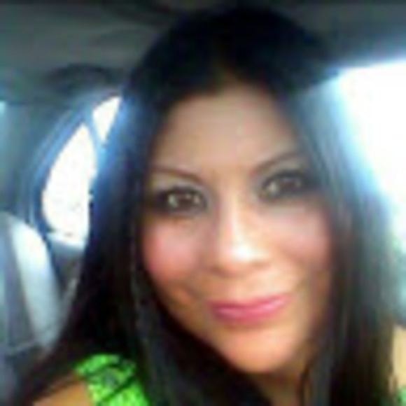 Profile Picture of Gaby Vanny (@gabyvanny) on Poshmark