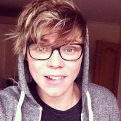 Profile Picture of Abigail Simon (@5SOSLOVERR3) on Twitter