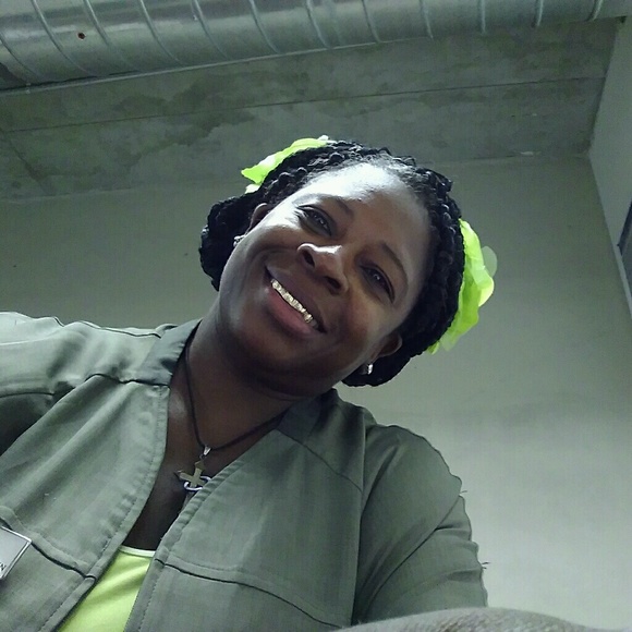 Profile Picture of Retha Ogunsina (@69beautuful) on Poshmark