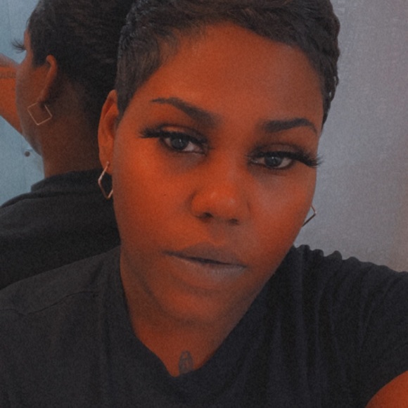 Profile Picture of Shanice Lee (@leeshanice90) on Poshmark