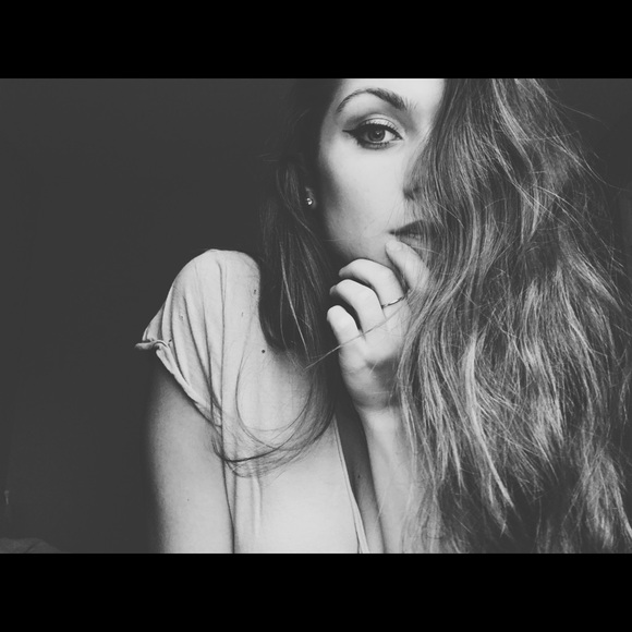 Profile Picture of Emma Gardecki (@emmagg001) on Poshmark