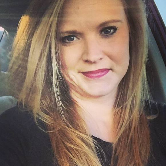Profile Picture of Carlyn Maners (@carlyn8586) on Poshmark
