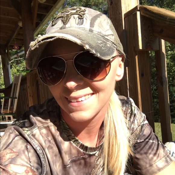 Profile Picture of Christa Guinn (@christag32) on Poshmark