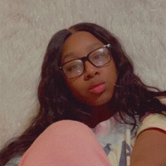 Profile Picture of Makayla Glover (@makayla_glover) on Poshmark