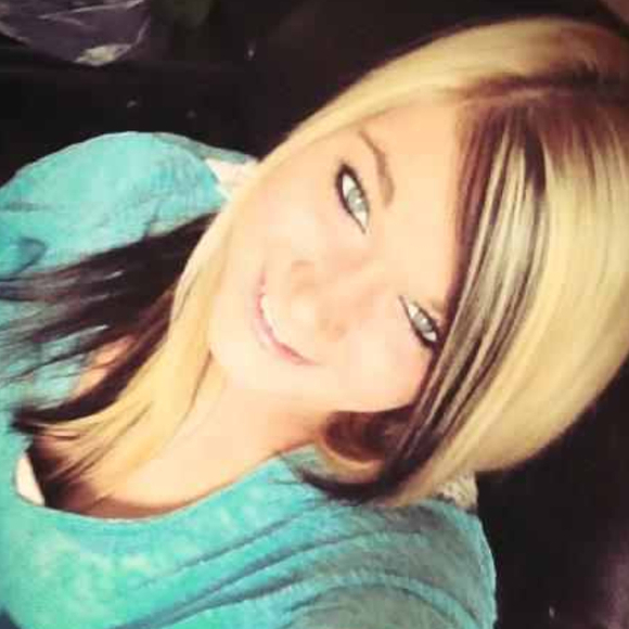 Profile Picture of Amanda Klunick (@klunick23) on Poshmark