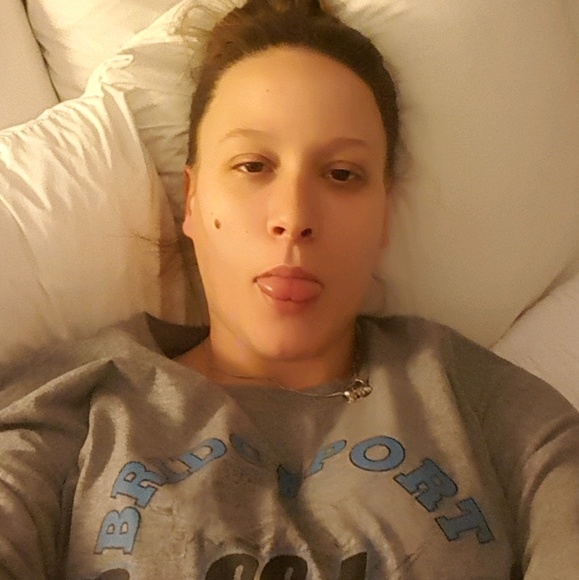 Profile Picture of Alysha Thomas (@alyshashesha) on Poshmark