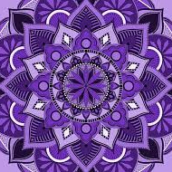 Profile Picture of Molly Pavilonis (@mamasugarmags) on Poshmark