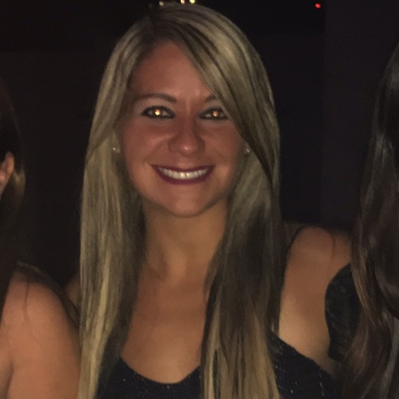 Profile Picture of Isabel Hernandez (@isah8) on Poshmark