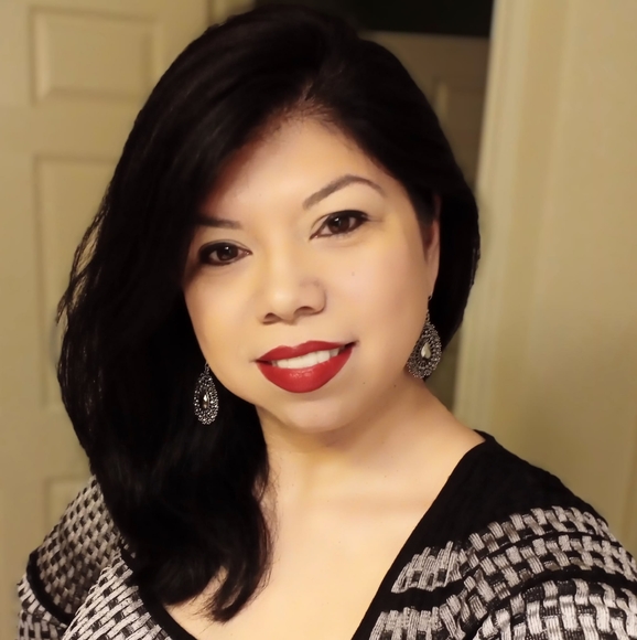 Profile Picture of Laurie Pavia (@lauriepavia) on Poshmark