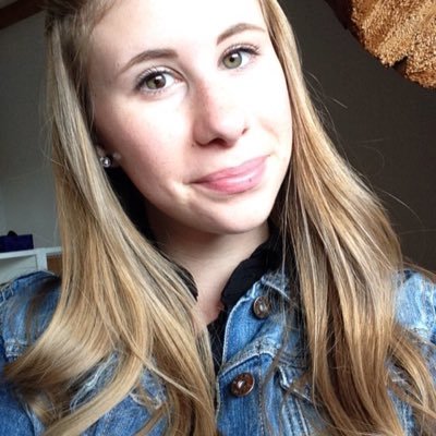 Profile Picture of Julia Basler (@julleeeez) on Twitter