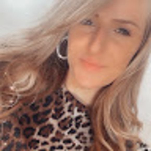 Profile Picture of Nadja Rožič (@nadja_r) on Poshmark