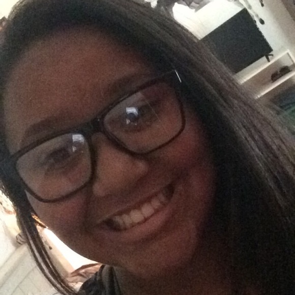 Profile Picture of Cassidy Koelling (@hi_its_cassidy) on Poshmark