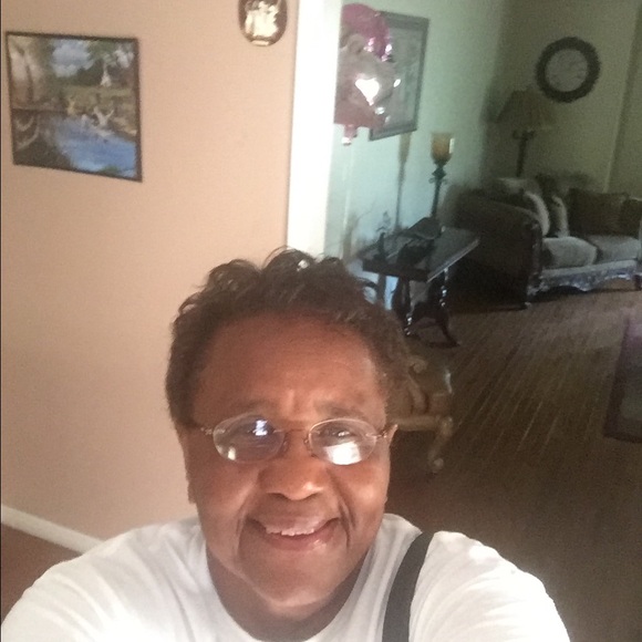 Profile Picture of Mae Long (@almagirl2) on Poshmark