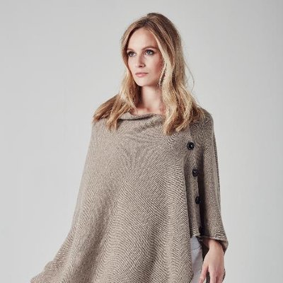 Profile Picture of Roxanne Kemp (@KEMPANDCO) on Twitter