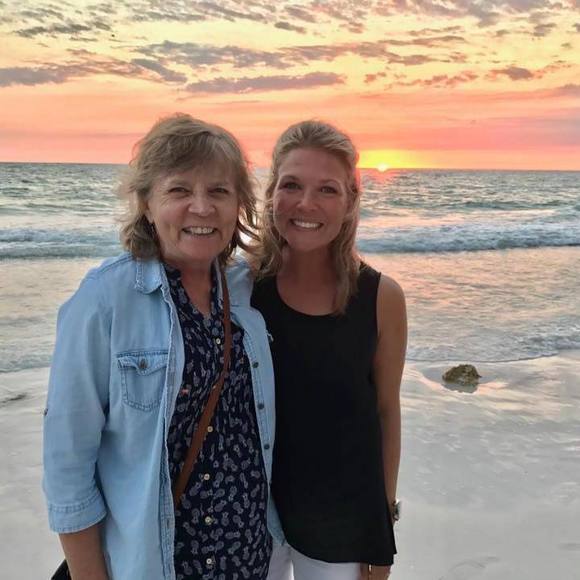 Profile Picture of Hannah Pfeifer (@hannah_pfeifer) on Poshmark