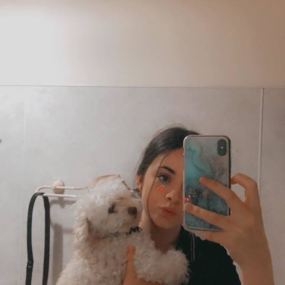 Profile Picture of Chloe Goldstraw (@chloegoldstraw) on Poshmark