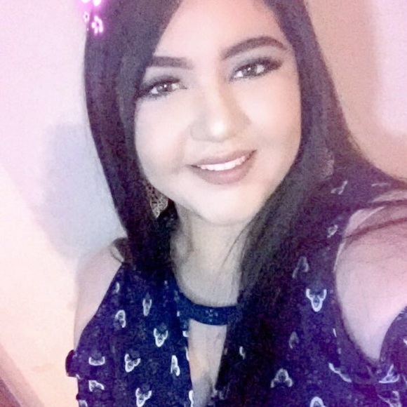 Profile Picture of Gema Alcala (@galcala6_) on Poshmark