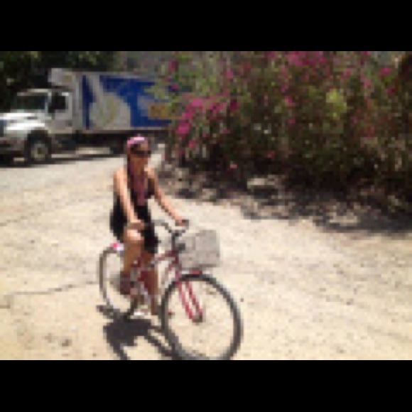 Profile Picture of Giovanna Bettoni (@giovisb) on Poshmark