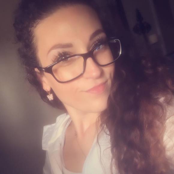 Profile Picture of Kelsey Armontrout (@karmontrout) on Poshmark