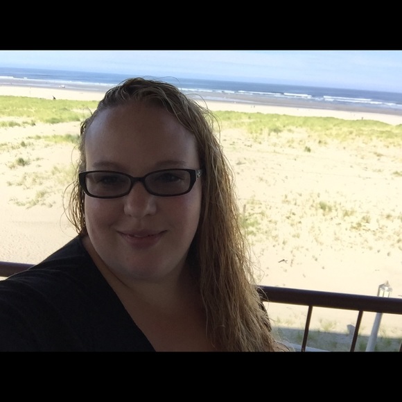 Profile Picture of Brie Chaussee (@briebaby99) on Poshmark