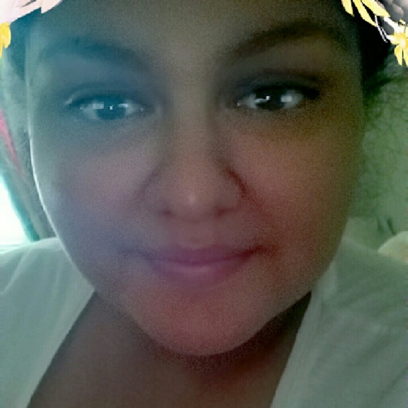 Profile Picture of Alexandra Manzanares (@alemanza4) on Poshmark