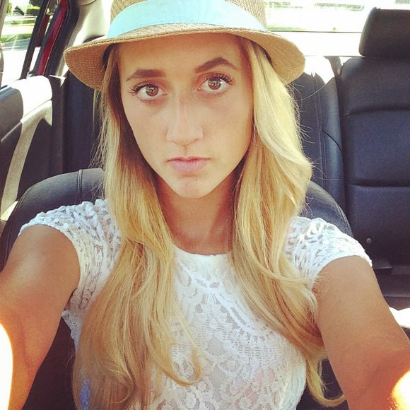 Profile Picture of Shaina Marangoni (@shainamarangoni) on Poshmark