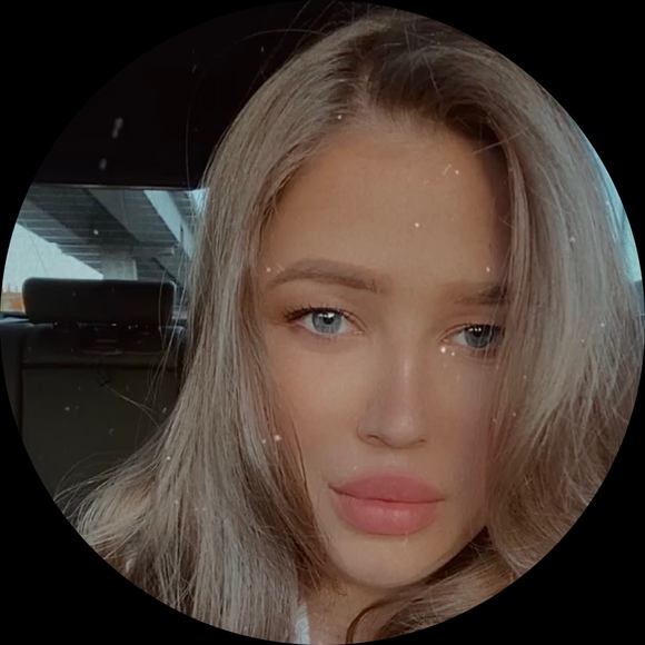 Profile Picture of Sofia Oleynik (@sofiaoleynik19) on Poshmark