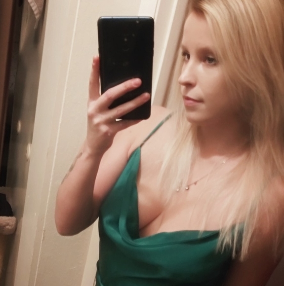 Profile Picture of Kenzie Borgstahl (@kenzieborgstahl) on Poshmark