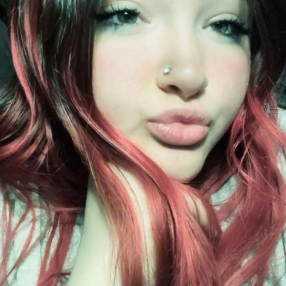 Profile Picture of Hope Feilinger (@hope_feilinger) on Poshmark