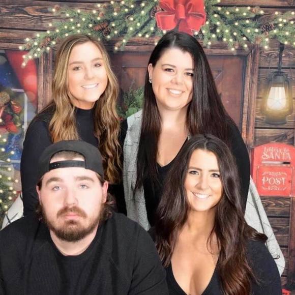 Cindy Efthimiades - Poshmark Profile Picture of Cindy Efthimiades (@cindymceft) on Poshmark