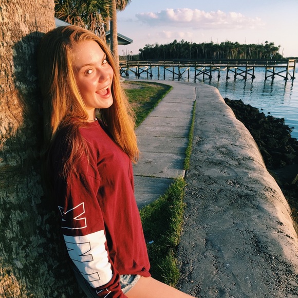 Abigail Elphick - Poshmark Profile Picture of Abigail Elphick (@abigail11098) on Poshmark