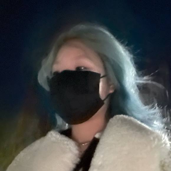 Profile Picture of Yiqi Shao (@jssyq) on Poshmark