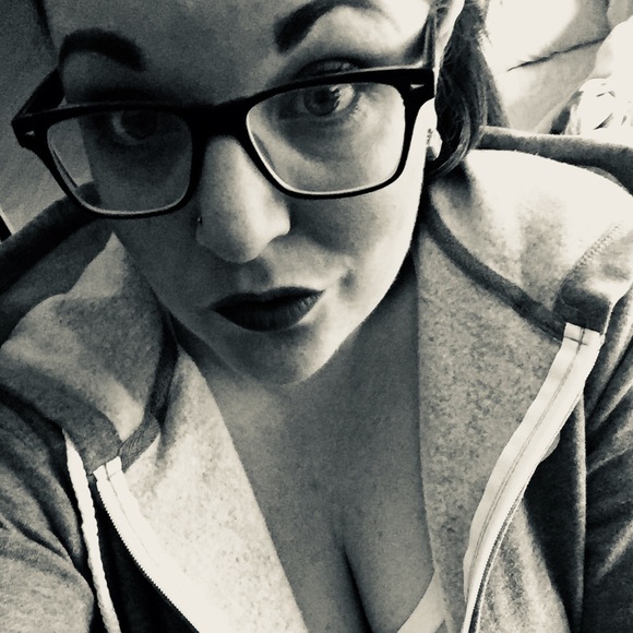 Profile Picture of Laura Hamill (@lauraamyhamill) on Poshmark