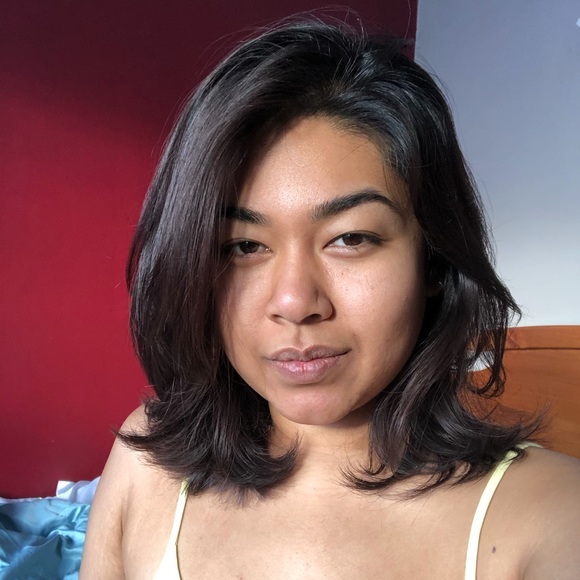 Profile Picture of Deidra Amow (@silleena) on Poshmark
