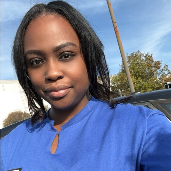 Profile Picture of Nikki Montgomery (@shanika1201) on Poshmark