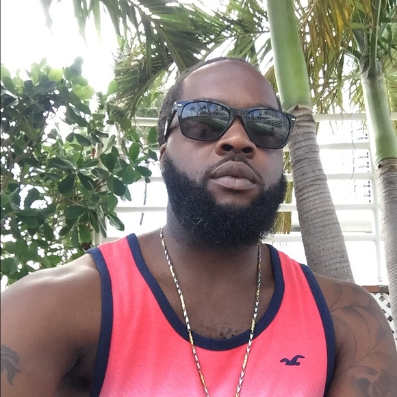 Profile Picture of Andrae Brown (@blingdrae84) on Poshmark