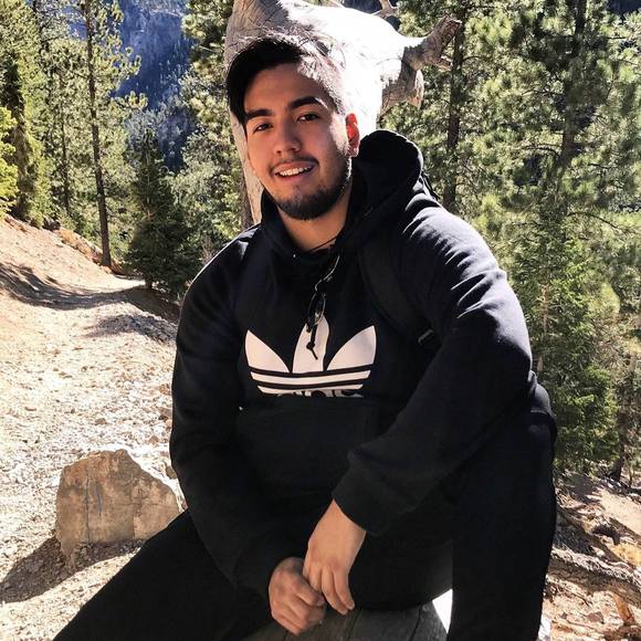 Profile Picture of Cesar Guerrero (@darealcesarg) on Poshmark
