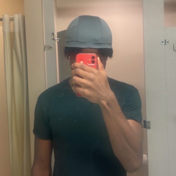 Profile Picture of Paulissen Owusu (@powus23) on Poshmark