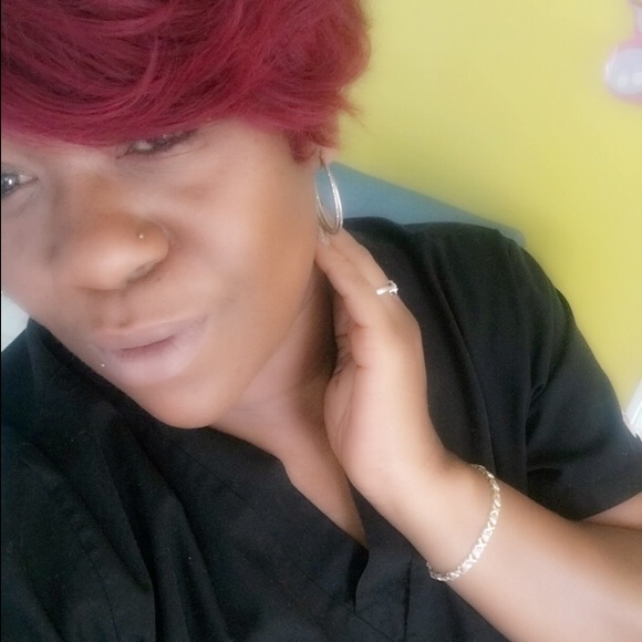 Profile Picture of Raemonielle Bivines (@mrsbivines) on Poshmark