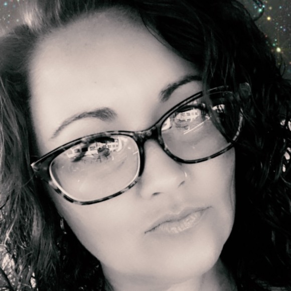 Profile Picture of Melinda Empson (@mindyann80) on Poshmark